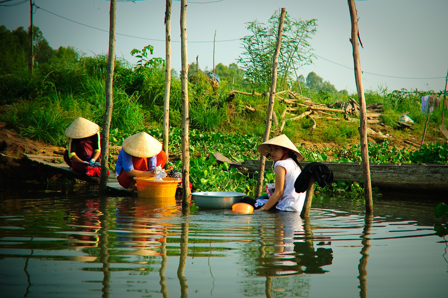 Lavage sur les bords du Mékong, Vietnam - Photo de Julien Lebreton